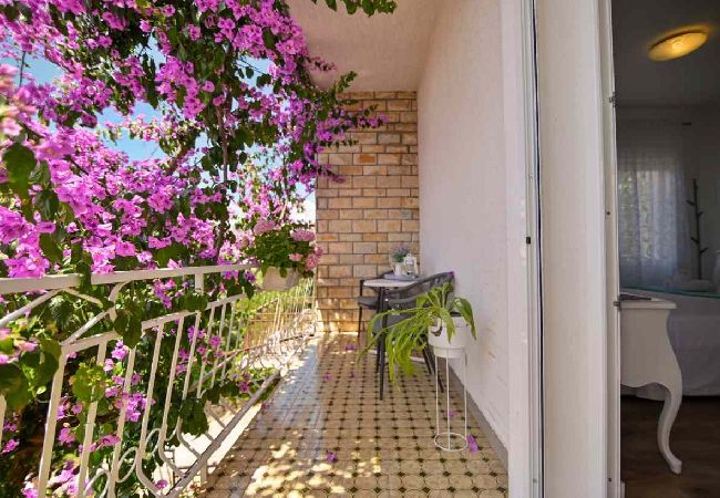 Appartamento a Trogir - Appartamento in Traù (Trogir) con vista mare, balcone, Climatizzazione, WIFI (3459-1) Appartamento a Trogir - Appartamento in Traù (Trogir) con vista mare, balcone, Climatizzazione, WIFI (3459-1)