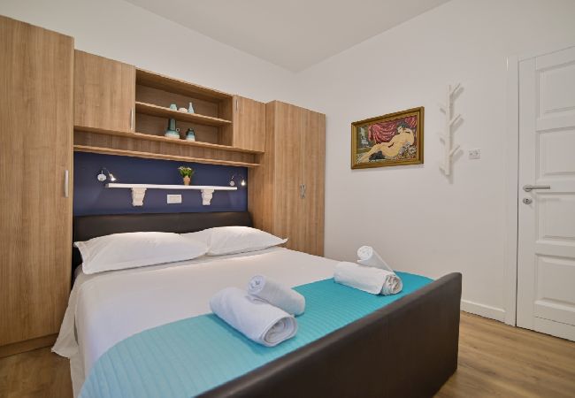Appartamento a Trogir - Appartamento in Traù (Trogir) con vista mare, balcone, Climatizzazione, WIFI (3459-1) Appartamento a Trogir - Appartamento in Traù (Trogir) con vista mare, balcone, Climatizzazione, WIFI (3459-1)