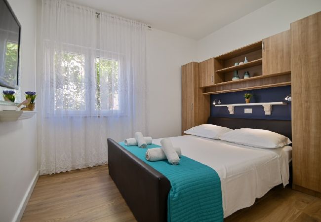 Appartamento a Trogir - Appartamento in Traù (Trogir) con vista mare, balcone, Climatizzazione, WIFI (3459-1) Appartamento a Trogir - Appartamento in Traù (Trogir) con vista mare, balcone, Climatizzazione, WIFI (3459-1)