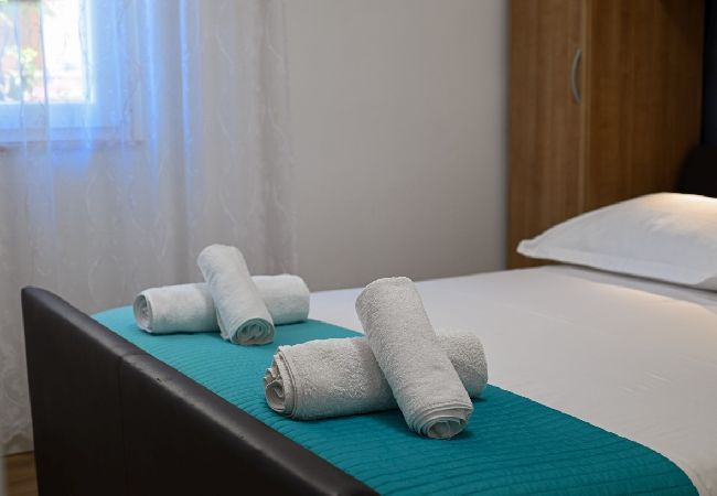 Appartamento a Trogir - Appartamento in Traù (Trogir) con vista mare, balcone, Climatizzazione, WIFI (3459-1) Appartamento a Trogir - Appartamento in Traù (Trogir) con vista mare, balcone, Climatizzazione, WIFI (3459-1)