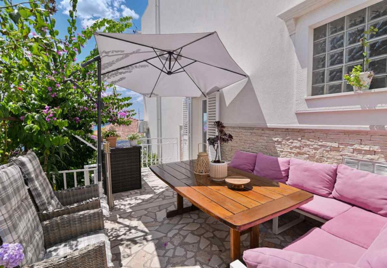 Appartamento a Trogir - Appartamento in Traù (Trogir) con vista mare, balcone, Climatizzazione, WIFI (3459-1)