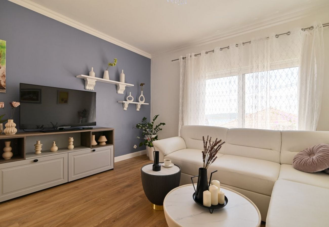 Appartamento a Trogir - Appartamento in Traù (Trogir) con vista mare, balcone, Climatizzazione, WIFI (3459-1)