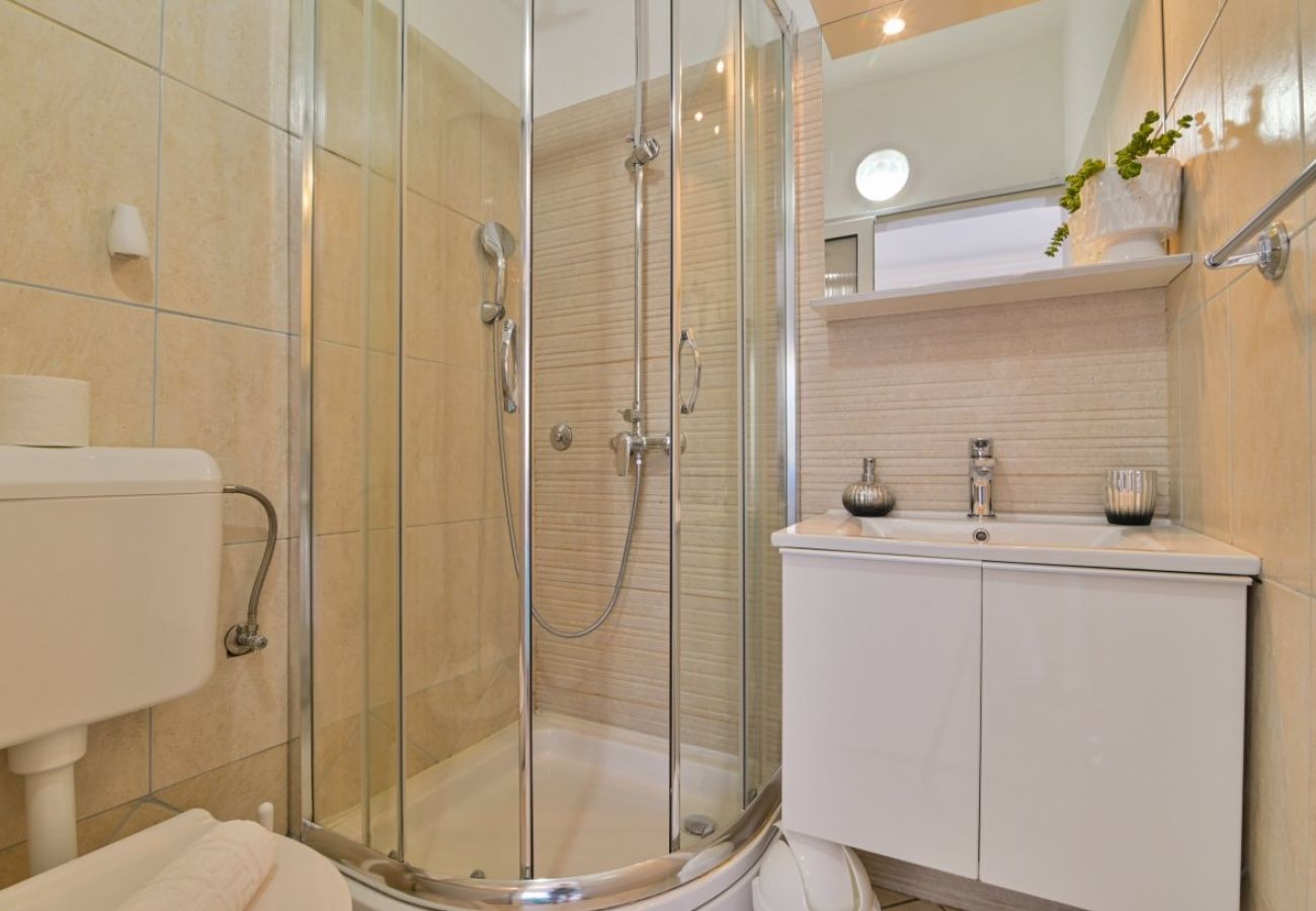 Appartamento a Trogir - Appartamento in Traù (Trogir) con vista mare, balcone, Climatizzazione, WIFI (3459-1)