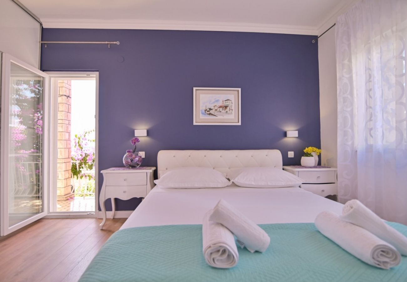 Appartamento a Trogir - Appartamento in Traù (Trogir) con vista mare, balcone, Climatizzazione, WIFI (3459-1)