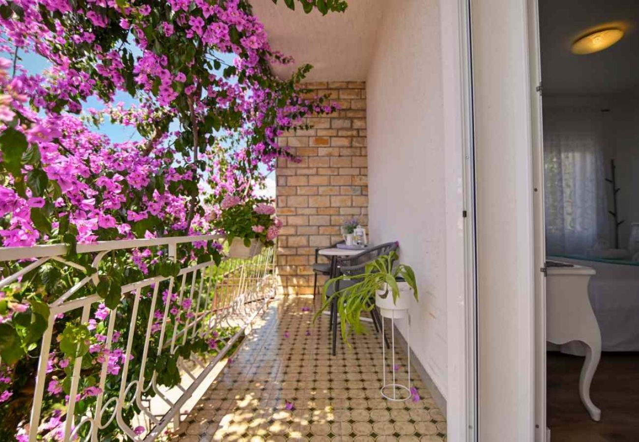 Appartamento a Trogir - Appartamento in Traù (Trogir) con vista mare, balcone, Climatizzazione, WIFI (3459-1)