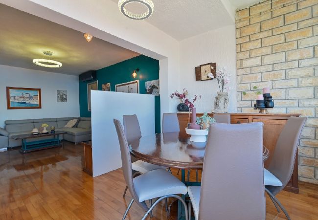 Appartamento a Trogir - Appartamento in Traù (Trogir) con vista mare, terrazzo, Climatizzazione, WIFI (3459-2) Appartamento a Trogir - Appartamento in Traù (Trogir) con vista mare, terrazzo, Climatizzazione, WIFI (3459-2)