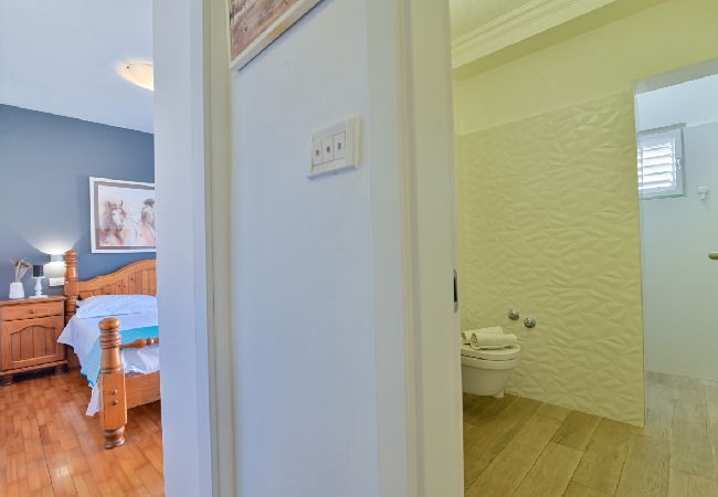 Appartamento a Trogir - Appartamento in Traù (Trogir) con vista mare, terrazzo, Climatizzazione, WIFI (3459-2) Appartamento a Trogir - Appartamento in Traù (Trogir) con vista mare, terrazzo, Climatizzazione, WIFI (3459-2)