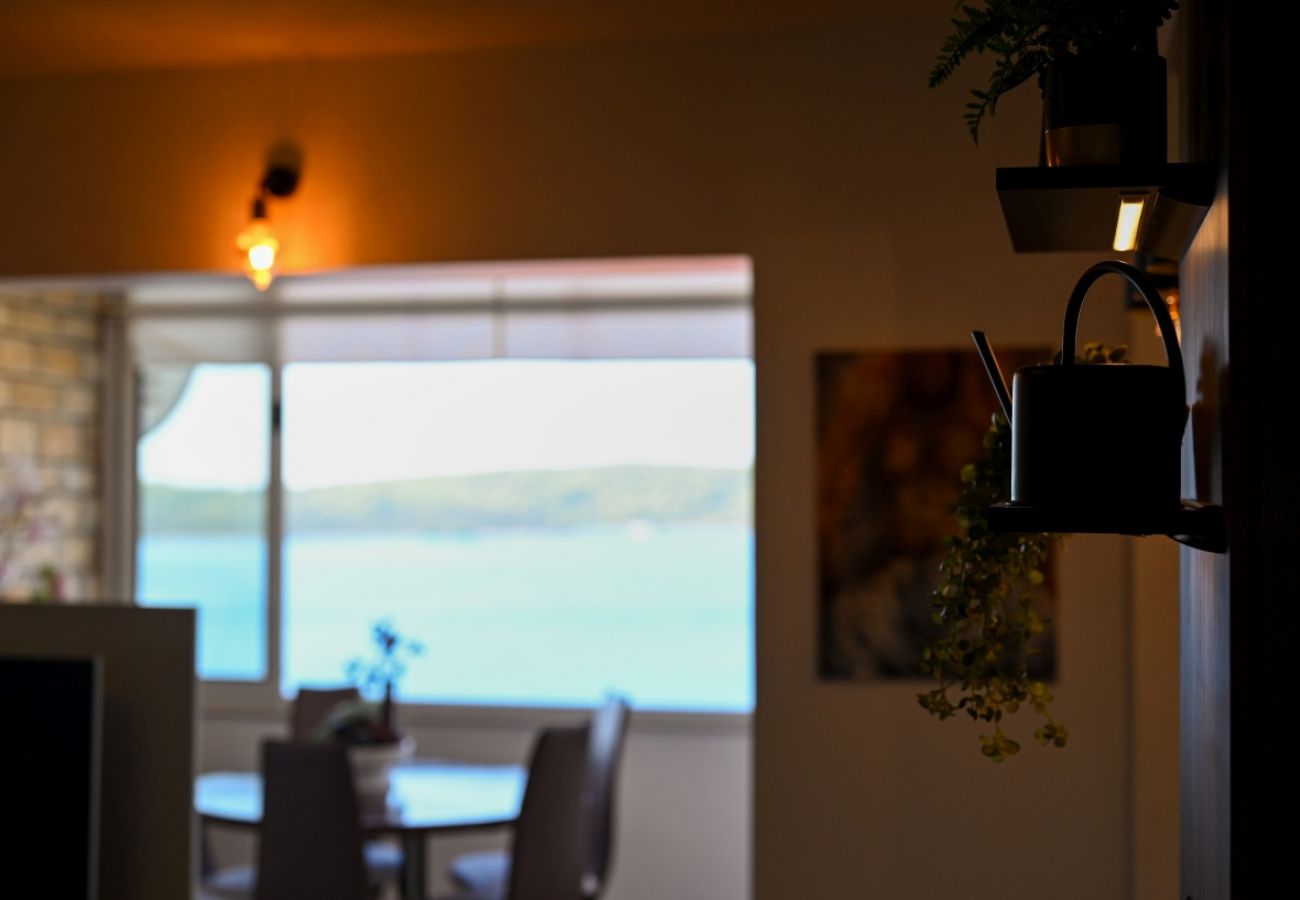 Appartamento a Trogir - Appartamento in Traù (Trogir) con vista mare, terrazzo, Climatizzazione, WIFI (3459-2)