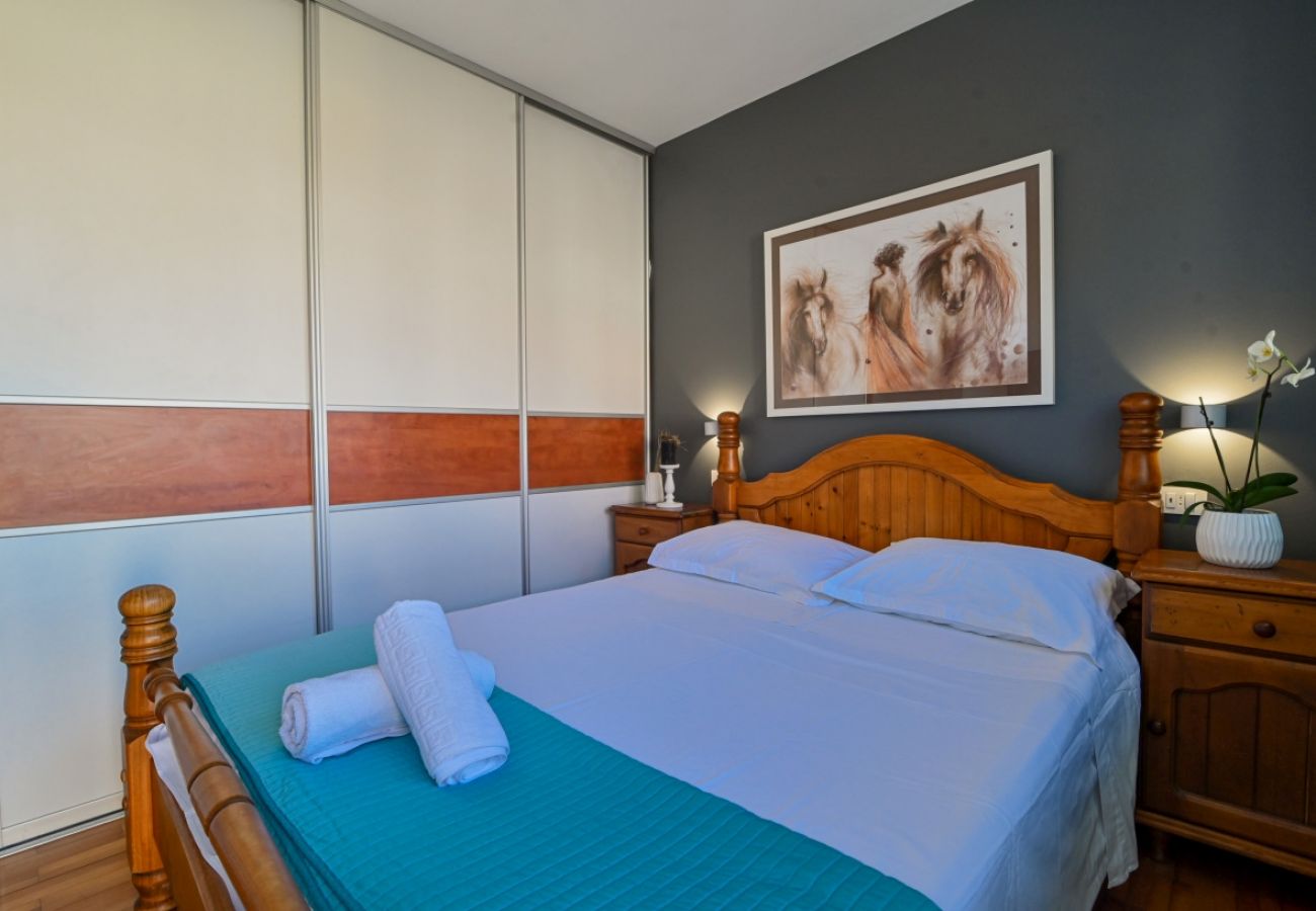 Appartamento a Trogir - Appartamento in Traù (Trogir) con vista mare, terrazzo, Climatizzazione, WIFI (3459-2)