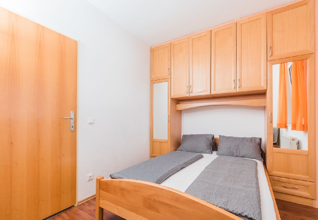 Appartamento a Crikvenica - Appartamento in Cirquenizza (Crikvenica) con vista mare, terrazzo, Climatizzazione, WIFI (3492-5)