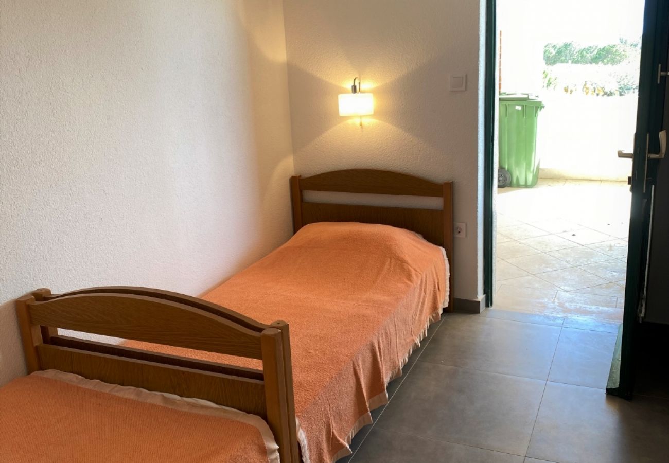 Casa a Bol - Casa di vacanza in Vallo della Brazza (Bol) con vista mare, terrazzo, Climatizzazione, WIFI (3543-1)