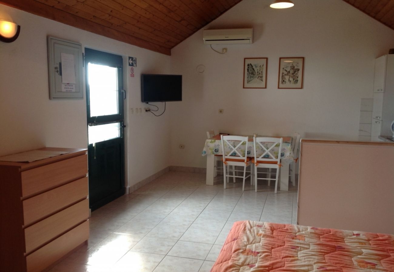 Casa a Bol - Casa di vacanza in Vallo della Brazza (Bol) con vista mare, terrazzo, Climatizzazione, WIFI (3543-1)