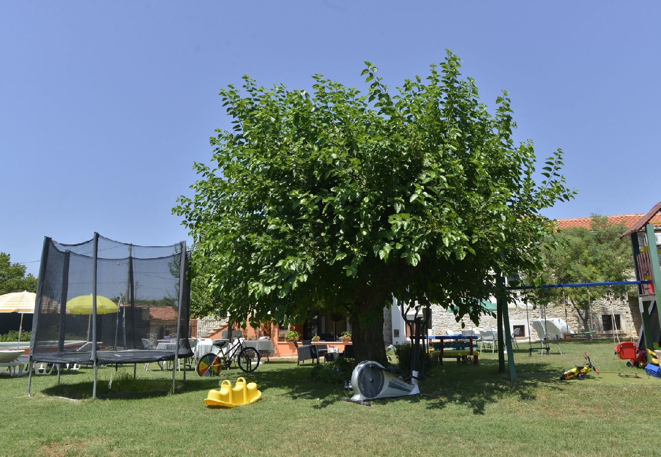 Casa a Vodnjan - Ferienhaus in Vodnjan mit Terrasse, Klimaanlage, W-LAN, Waschmaschine (3556-1)