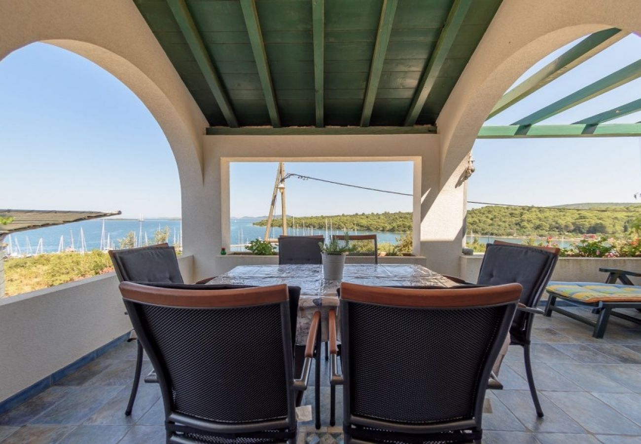 Casa a Veli Rat - Casa di vacanza in Veli Rat con vista mare, terrazzo, Climatizzazione, WIFI (3559-1)