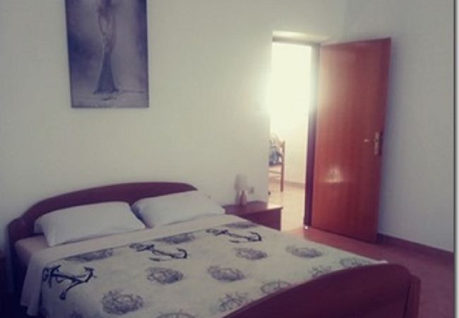 Appartamento a Lopar - Appartamento in Loparo (Lopar) con vista mare, terrazzo, WIFI (824-3) Appartamento a Lopar - Appartamento in Loparo (Lopar) con vista mare, terrazzo, WIFI (824-3)