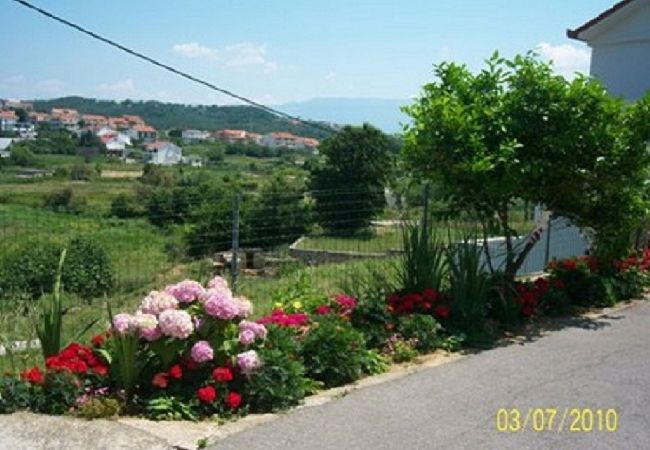 Appartamento a Lopar - Appartamento in Loparo (Lopar) con vista mare, terrazzo, WIFI (824-3) Appartamento a Lopar - Appartamento in Loparo (Lopar) con vista mare, terrazzo, WIFI (824-3)