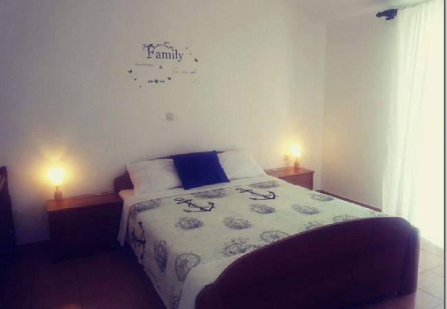 Appartamento a Lopar - Appartamento in Loparo (Lopar) con vista mare, terrazzo, WIFI (824-3) Appartamento a Lopar - Appartamento in Loparo (Lopar) con vista mare, terrazzo, WIFI (824-3)