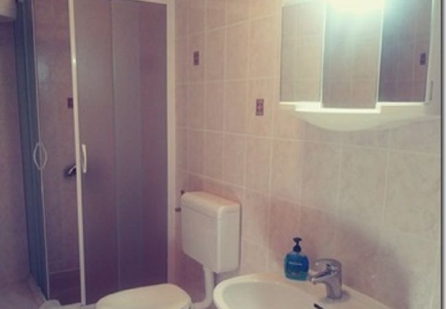 Appartamento a Lopar - Appartamento in Loparo (Lopar) con vista mare, terrazzo, WIFI (824-3) Appartamento a Lopar - Appartamento in Loparo (Lopar) con vista mare, terrazzo, WIFI (824-3)