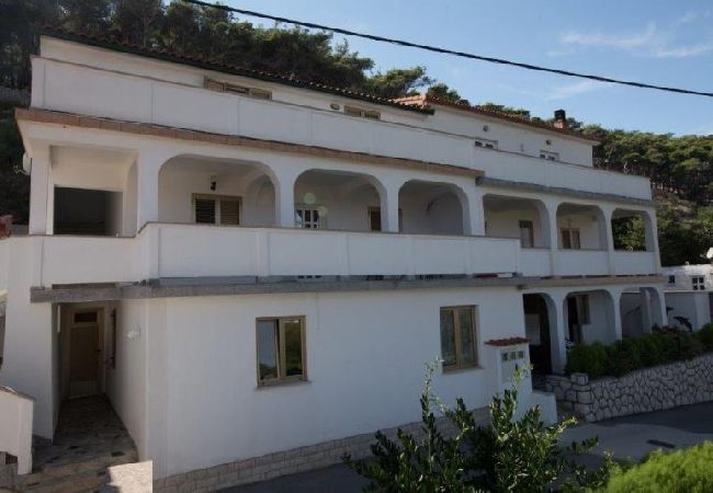 Appartamento a Lopar - Appartamento in Loparo (Lopar) con vista mare, terrazzo, WIFI (824-3) Appartamento a Lopar - Appartamento in Loparo (Lopar) con vista mare, terrazzo, WIFI (824-3)
