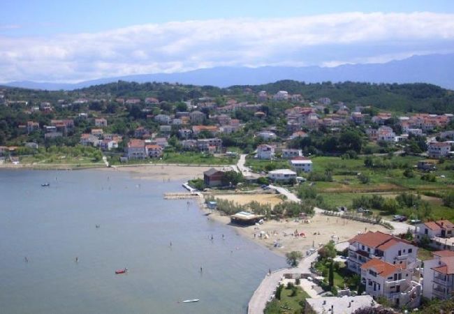 Appartamento a Lopar - Appartamento in Loparo (Lopar) con vista mare, terrazzo, WIFI (824-3) Appartamento a Lopar - Appartamento in Loparo (Lopar) con vista mare, terrazzo, WIFI (824-3)