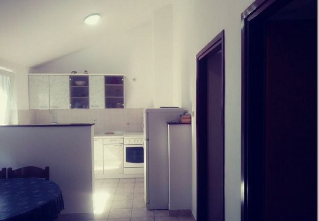 Appartamento a Lopar - Appartamento in Loparo (Lopar) con vista mare, terrazzo, WIFI (824-3) Appartamento a Lopar - Appartamento in Loparo (Lopar) con vista mare, terrazzo, WIFI (824-3)