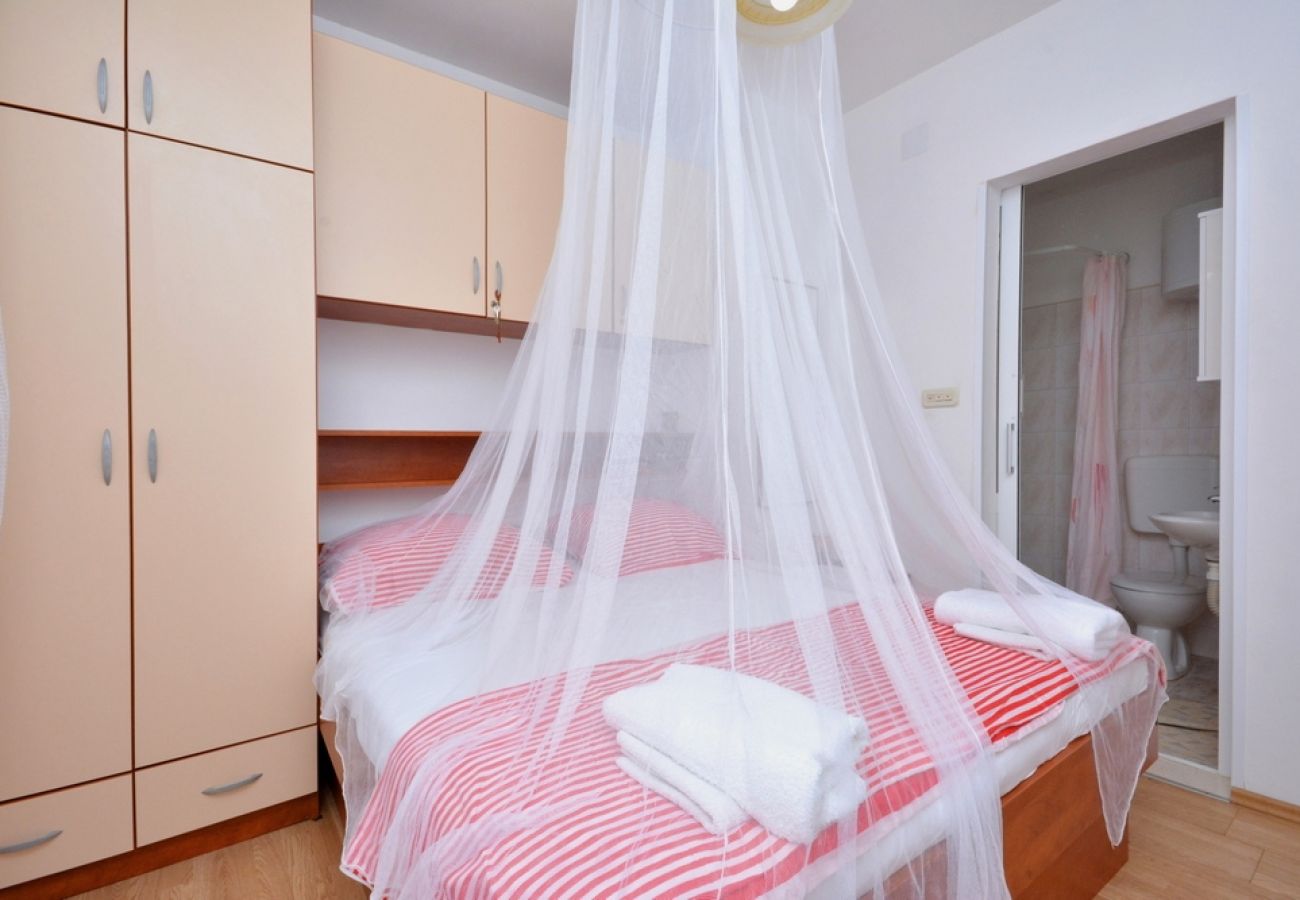 Appartamento a Žuljana - Appartamento in Žuljana con terrazzo, Climatizzazione, WIFI (3558-4)