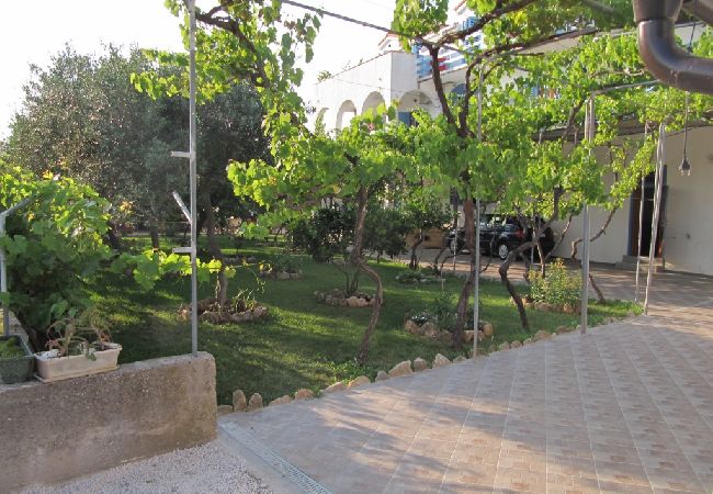 Appartamento a Sucuraj - Appartamento in San Giorgio (Sućuraj) con vista mare, balcone, Climatizzazione, WIFI (3560-2) Appartamento a Sucuraj - Appartamento in San Giorgio (Sućuraj) con vista mare, balcone, Climatizzazione, WIFI (3560-2)