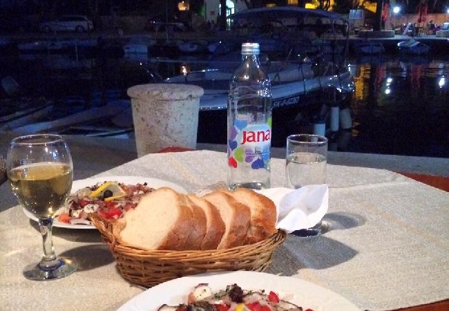 Appartamento a Sucuraj - Appartamento in San Giorgio (Sućuraj) con vista mare, balcone, Climatizzazione, WIFI (3560-2) Appartamento a Sucuraj - Appartamento in San Giorgio (Sućuraj) con vista mare, balcone, Climatizzazione, WIFI (3560-2)