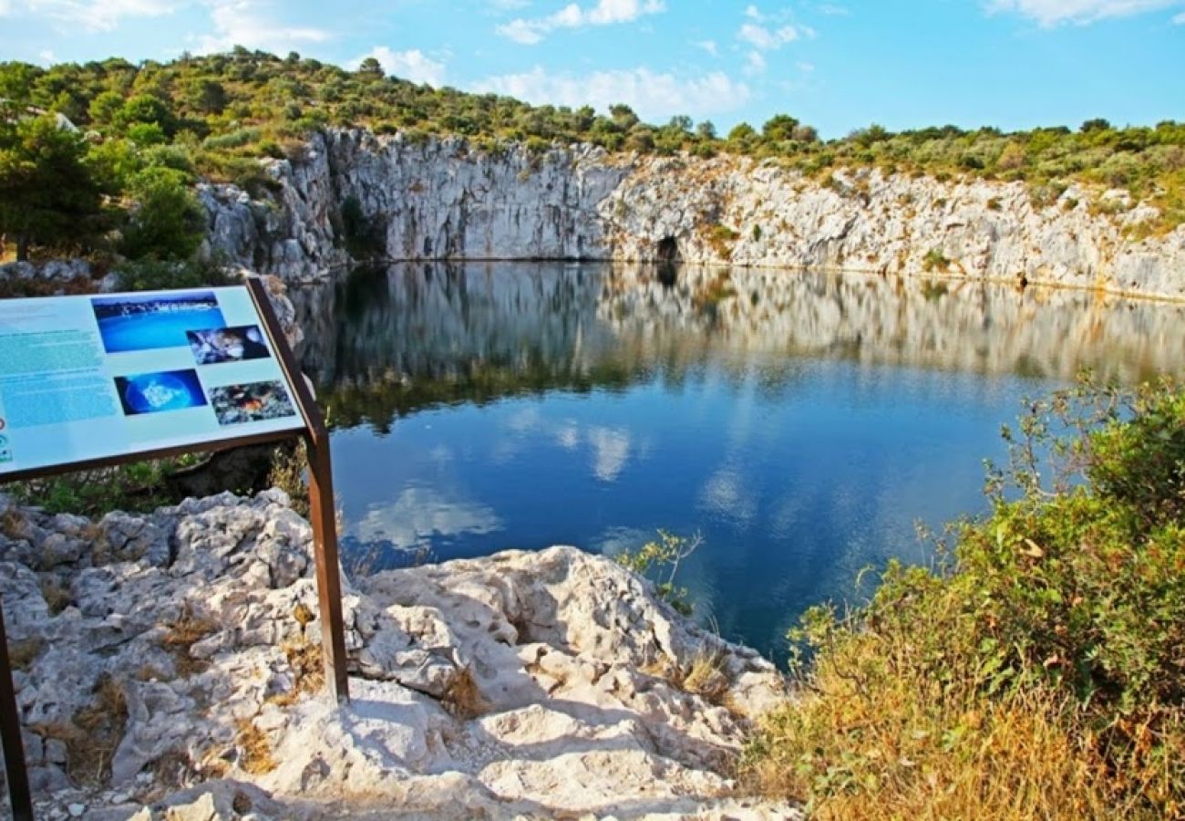 Appartamento a Ražanj - Appartamento in Ražanj con terrazzo, Climatizzazione, WIFI, Lavatrice (3567-1)