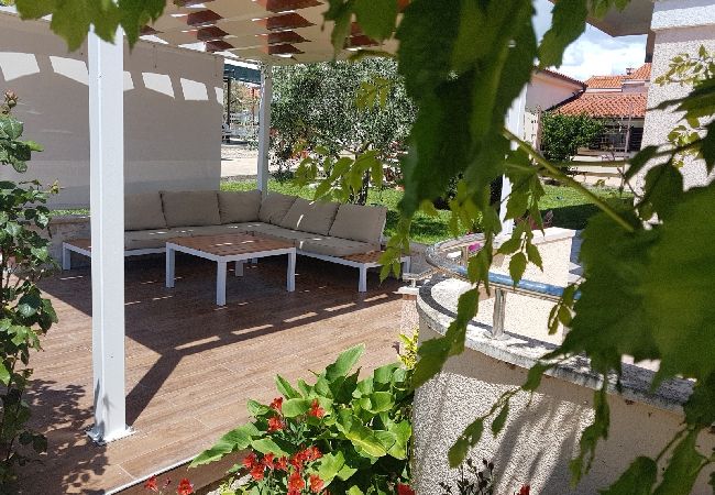 Appartamento a Privlaka - Appartamento in Brevilacqua (Privlaka) con terrazzo, Climatizzazione, WIFI, Lavatrice (821-3) Appartamento a Privlaka - Appartamento in Brevilacqua (Privlaka) con terrazzo, Climatizzazione, WIFI, Lavatrice (821-3)
