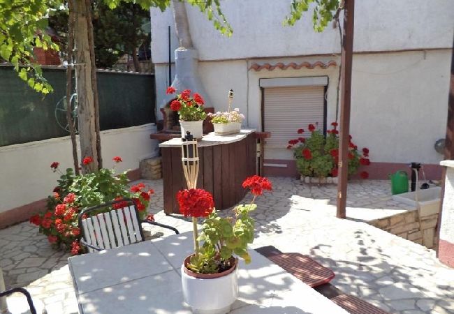 Appartamento a Pula - Appartamento in Pola (Pula) con vista mare, terrazzo, Climatizzazione, WIFI (633-2) Appartamento a Pula - Appartamento in Pola (Pula) con vista mare, terrazzo, Climatizzazione, WIFI (633-2)