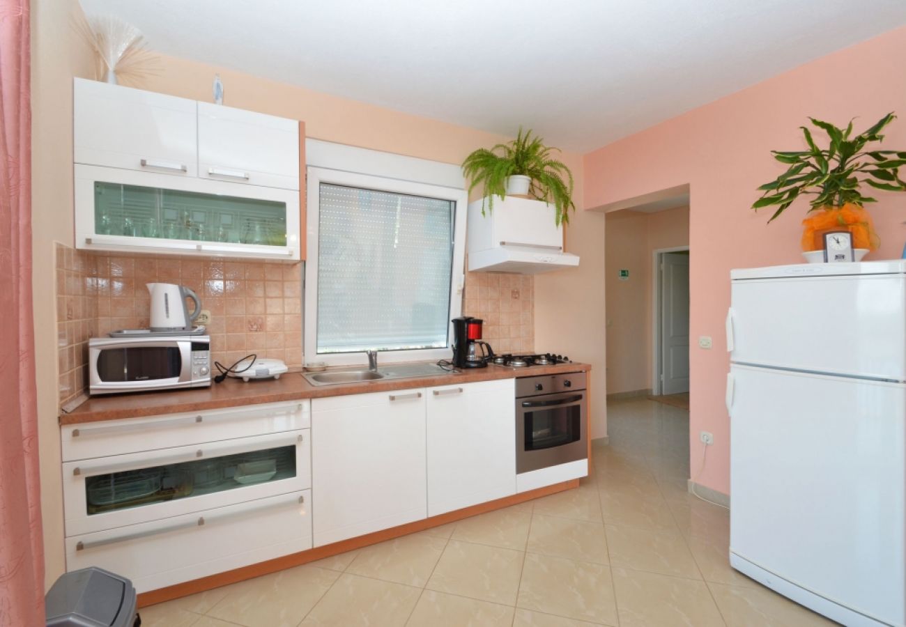 Appartamento a Karbuni - Appartamento in Karbuni con vista mare, terrazzo, Climatizzazione, WIFI (3609-2)