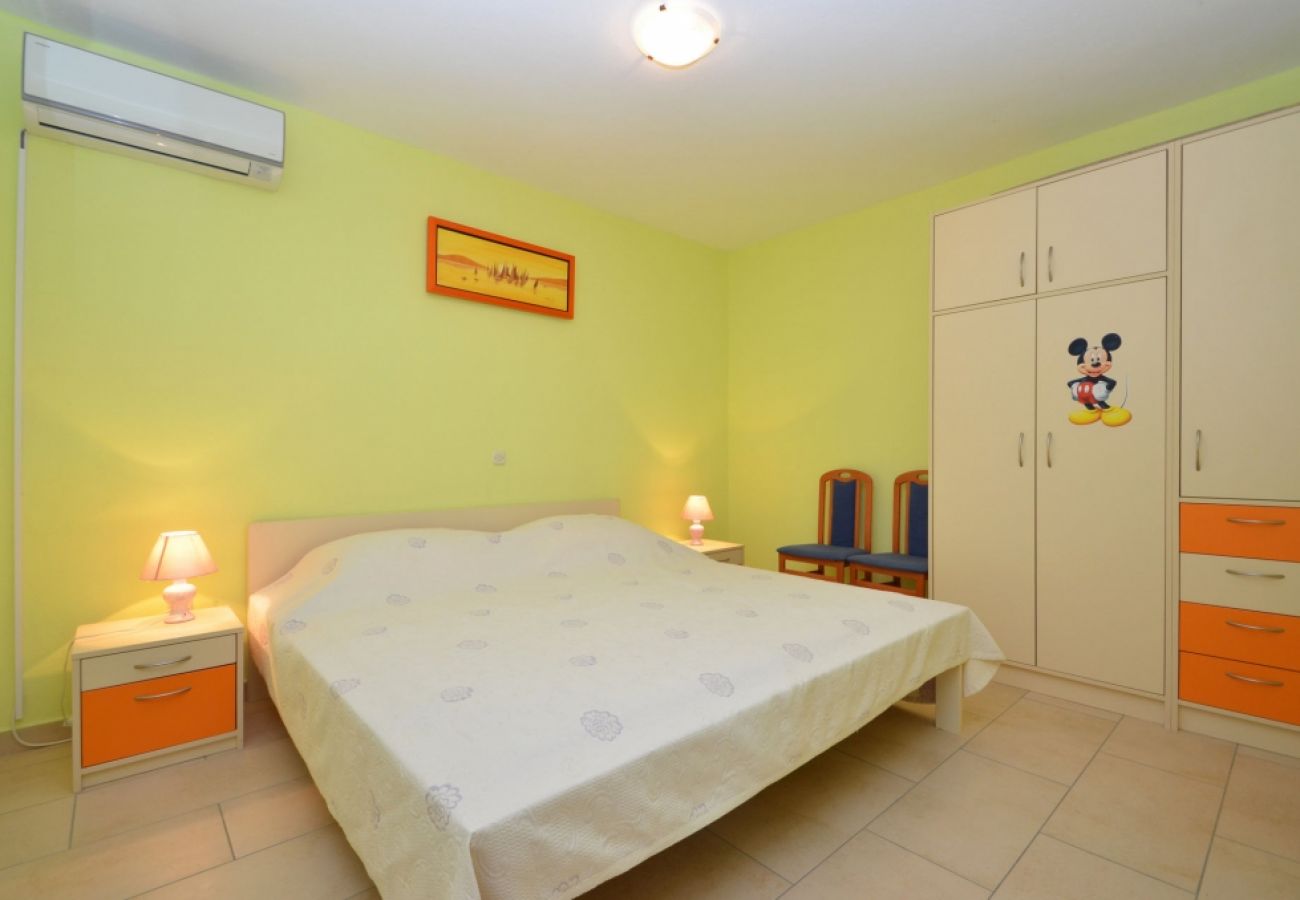 Appartamento a Karbuni - Appartamento in Karbuni con vista mare, terrazzo, Climatizzazione, WIFI (3609-2)