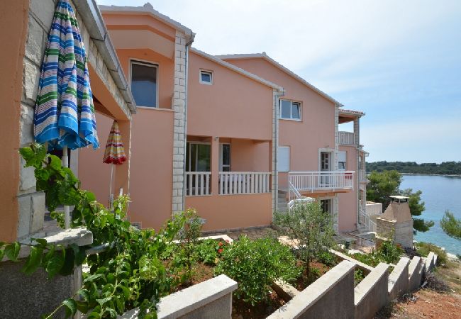 Appartamento a Karbuni - Appartamento in Karbuni con vista mare, terrazzo, Climatizzazione, WIFI (3609-3) Appartamento a Karbuni - Appartamento in Karbuni con vista mare, terrazzo, Climatizzazione, WIFI (3609-3)