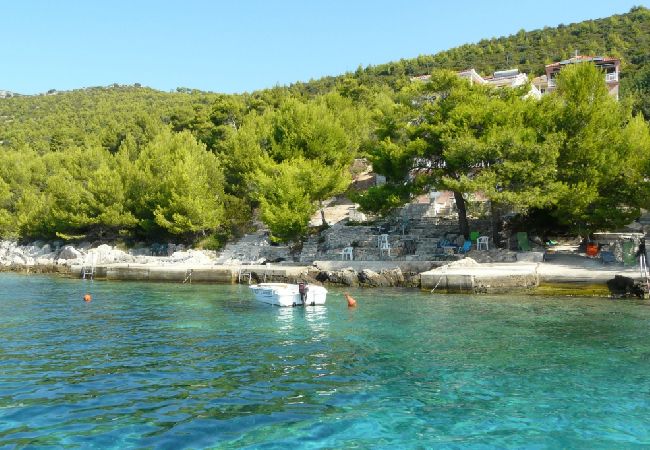 Appartamento a Karbuni - Appartamento in Karbuni con vista mare, terrazzo, Climatizzazione, WIFI (3609-3) Appartamento a Karbuni - Appartamento in Karbuni con vista mare, terrazzo, Climatizzazione, WIFI (3609-3)