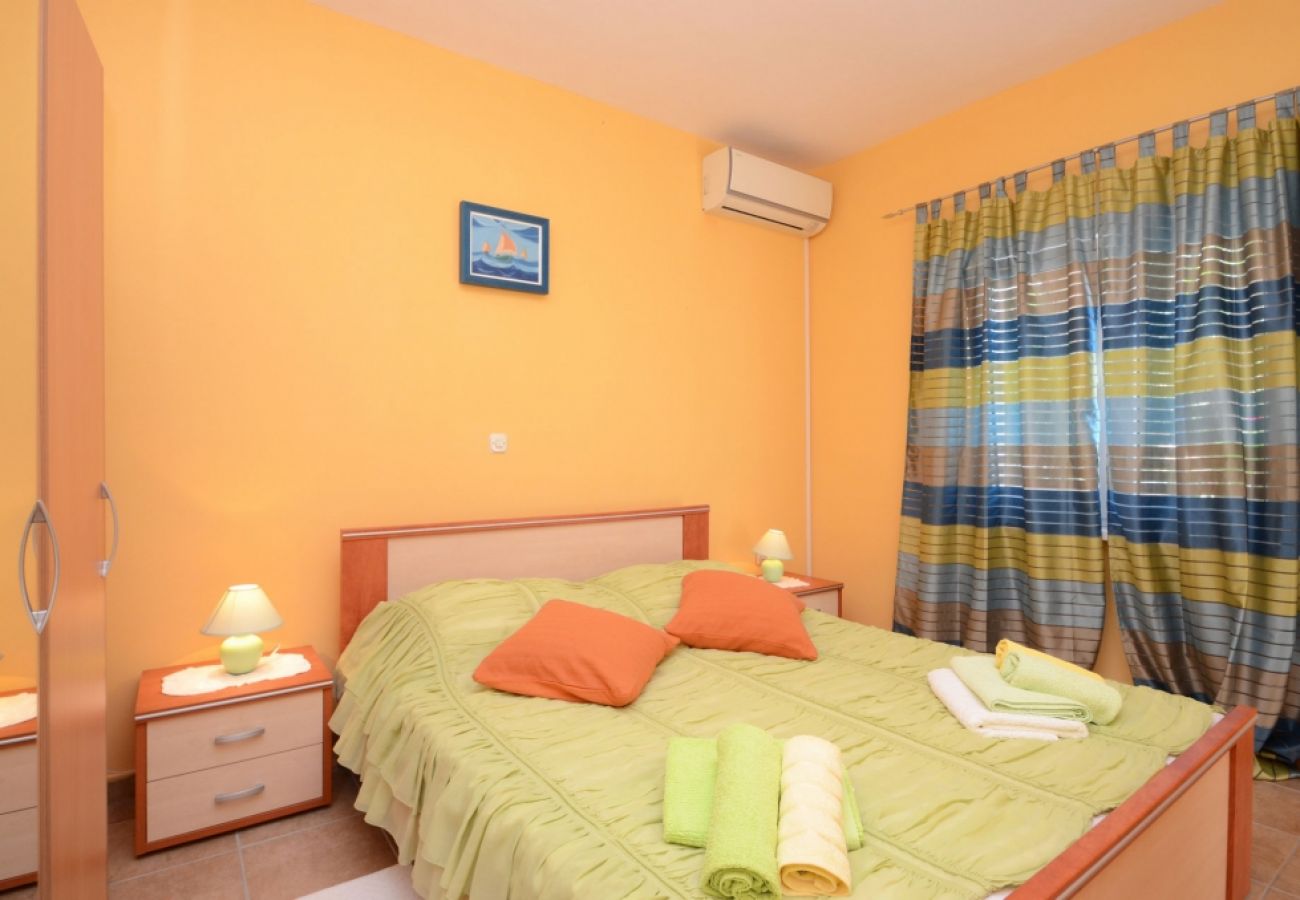 Appartamento a Karbuni - Appartamento in Karbuni con vista mare, terrazzo, Climatizzazione, WIFI (3609-4)