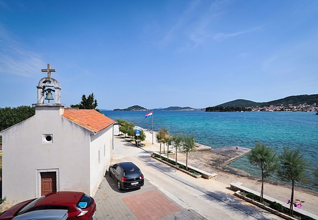 Appartamento a Poljana - Appartamento in Poljana con vista mare, terrazzo, Climatizzazione, WIFI (3617-1)