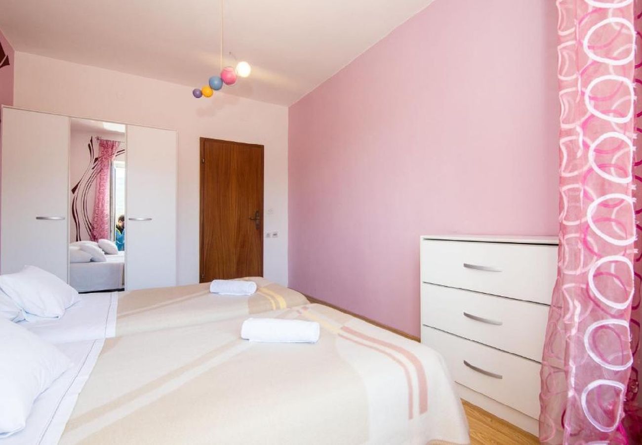 Appartamento a Jelsa - Appartamento in Gelsa (Jelsa) con balcone, Climatizzazione, WIFI (3621-1)