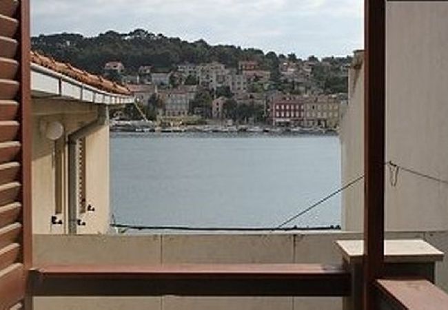 Appartamento a Mali Lošinj - Appartamento in Lussinpiccolo (Mali Losinj) con vista mare, balcone, Climatizzazione, WIFI (3622-1) Appartamento a Mali Lošinj - Appartamento in Lussinpiccolo (Mali Losinj) con vista mare, balcone, Climatizzazione, WIFI (3622-1)