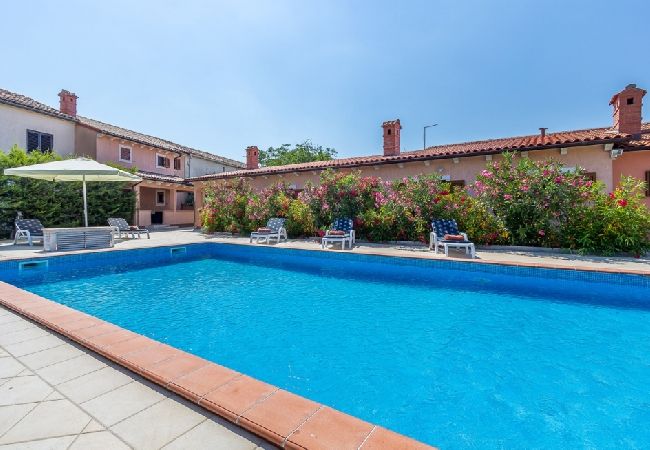 Casa a Loborika - Casa di vacanza in Loborika con terrazzo, Climatizzazione, WIFI, Lavatrice (3642-1) Casa a Loborika - Casa di vacanza in Loborika con terrazzo, Climatizzazione, WIFI, Lavatrice (3642-1)