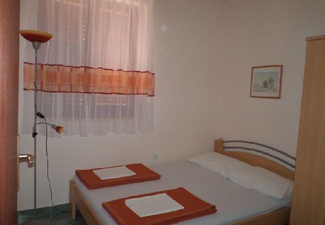 Appartamento a Rab - Appartamento in Barbat con terrazzo, Climatizzazione, WIFI (3664-1) Appartamento a Rab - Appartamento in Barbat con terrazzo, Climatizzazione, WIFI (3664-1)