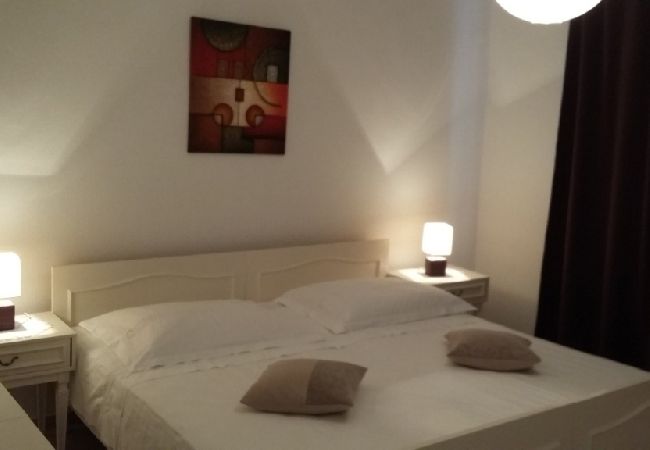 Appartamento a Vodice - Appartamento in Vodizze (Vodice) con terrazzo, Climatizzazione, WIFI, Lavatrice (3671-6) Appartamento a Vodice - Appartamento in Vodizze (Vodice) con terrazzo, Climatizzazione, WIFI, Lavatrice (3671-6)