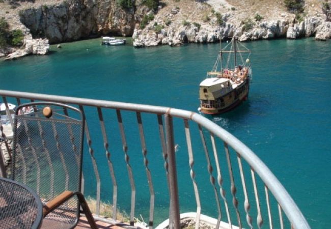 Casa a Vrbnik - Casa di vacanza in Vrbnik con vista mare, terrazzo, Climatizzazione, WIFI (3672-1) Casa a Vrbnik - Casa di vacanza in Vrbnik con vista mare, terrazzo, Climatizzazione, WIFI (3672-1)
