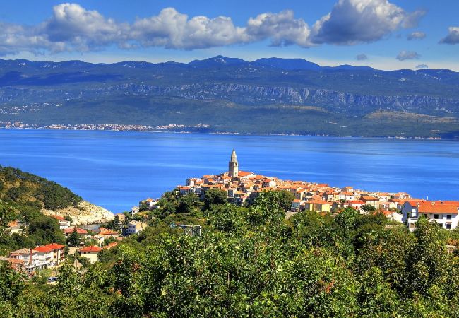 Casa a Vrbnik - Casa di vacanza in Vrbnik con vista mare, terrazzo, Climatizzazione, WIFI (3672-1) Casa a Vrbnik - Casa di vacanza in Vrbnik con vista mare, terrazzo, Climatizzazione, WIFI (3672-1)