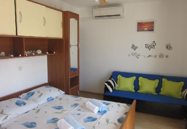 Studio a Hvar - Appartamento Studio in Lesina (Hvar) con vista mare, balcone, Climatizzazione, WIFI (3666-1) Studio a Hvar - Appartamento Studio in Lesina (Hvar) con vista mare, balcone, Climatizzazione, WIFI (3666-1)