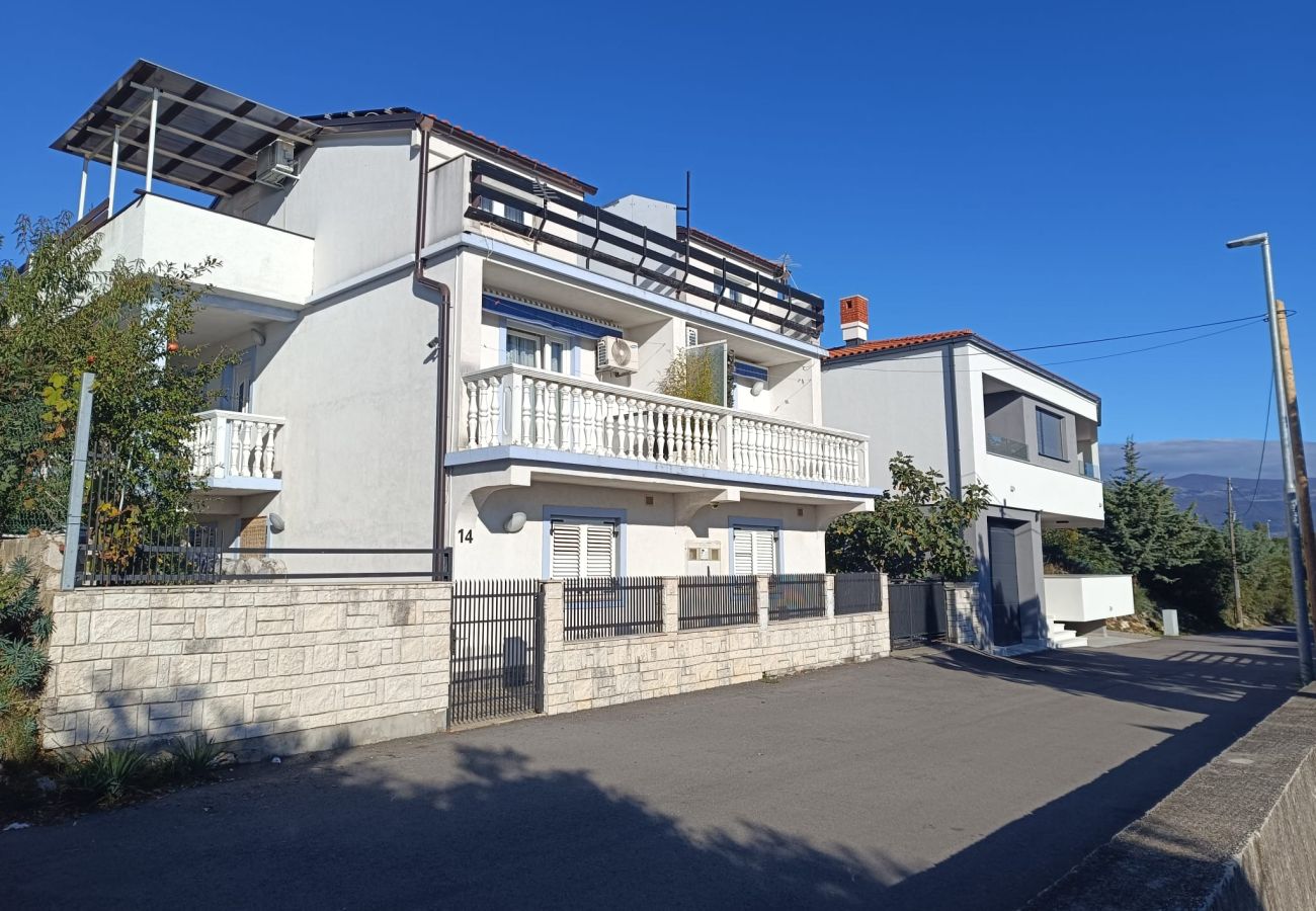 Appartamento a Novi Vinodolski - Appartamento in Novi (Novi Vinodolski) con vista mare, terrazzo, Climatizzazione, WIFI (3667-2)