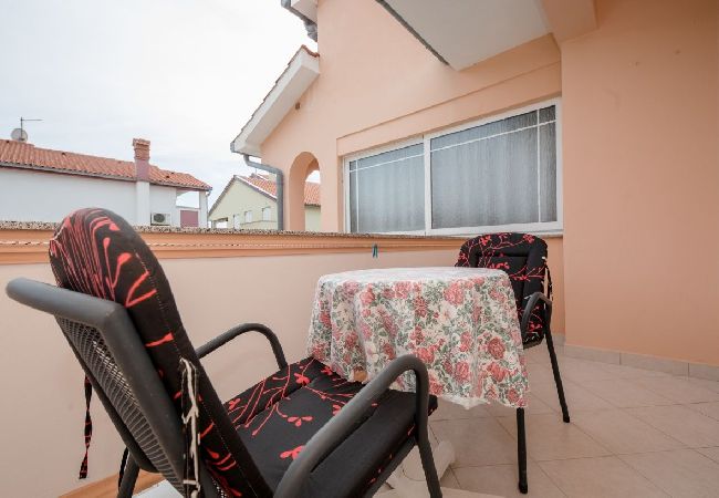 Appartamento a Palit - Appartamento in Palit con terrazzo, Climatizzazione, WIFI, Lavastoviglie (820-3) Appartamento a Palit - Appartamento in Palit con terrazzo, Climatizzazione, WIFI, Lavastoviglie (820-3)