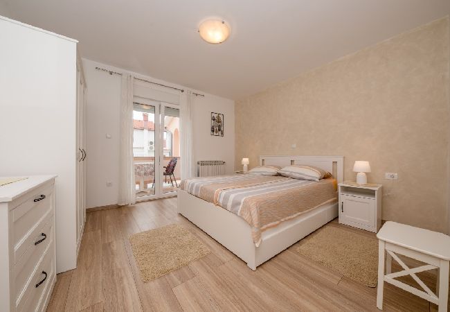 Appartamento a Palit - Appartamento in Palit con terrazzo, Climatizzazione, WIFI, Lavastoviglie (820-3) Appartamento a Palit - Appartamento in Palit con terrazzo, Climatizzazione, WIFI, Lavastoviglie (820-3)