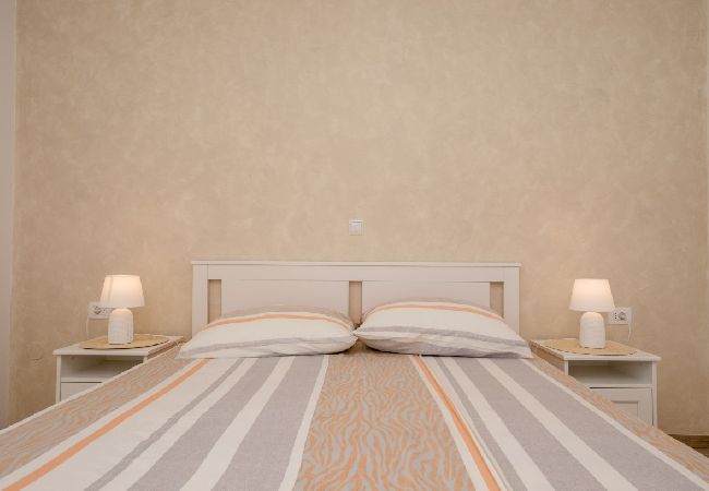 Appartamento a Palit - Appartamento in Palit con terrazzo, Climatizzazione, WIFI, Lavastoviglie (820-3) Appartamento a Palit - Appartamento in Palit con terrazzo, Climatizzazione, WIFI, Lavastoviglie (820-3)