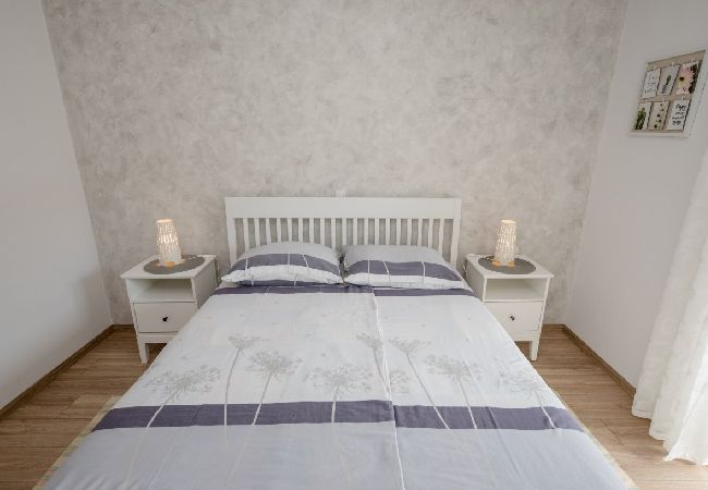 Appartamento a Palit - Appartamento in Palit con terrazzo, Climatizzazione, WIFI, Lavastoviglie (820-3) Appartamento a Palit - Appartamento in Palit con terrazzo, Climatizzazione, WIFI, Lavastoviglie (820-3)